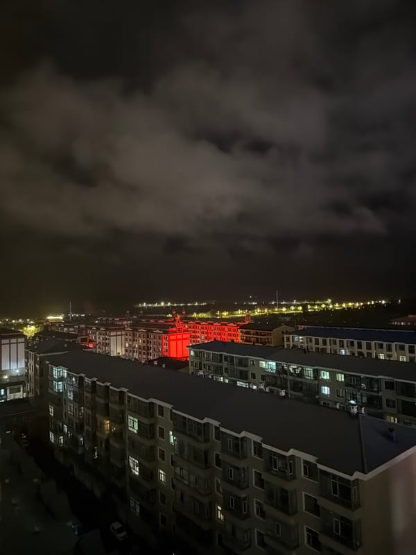 Night photography session captures rainy Tongjiang streets, personal items