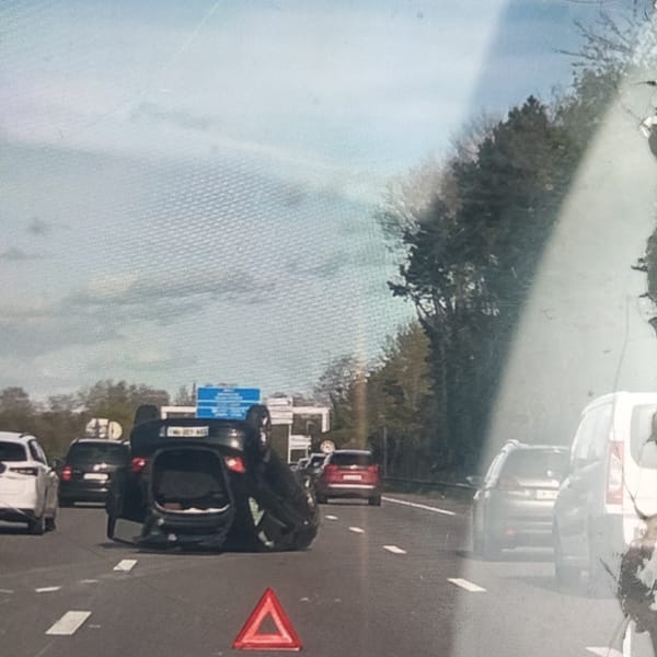 Car overturned on highway near Lille, emergency triangle deployed