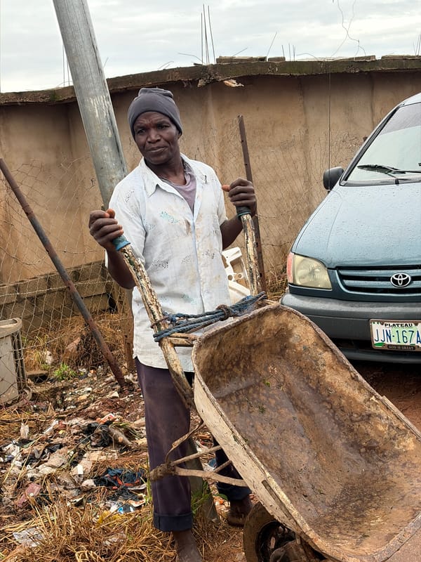 Morning market hustle in Gura Top, Nigeria