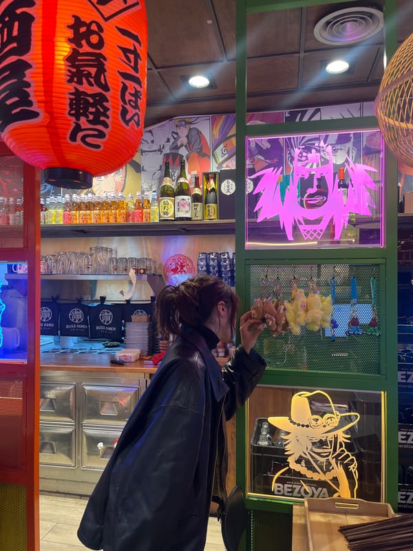Diner enjoys Japanese meal at Barcelona restaurant