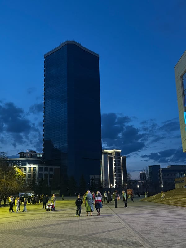 Afternoon urban life documented across Krasnoyarsk, Russia