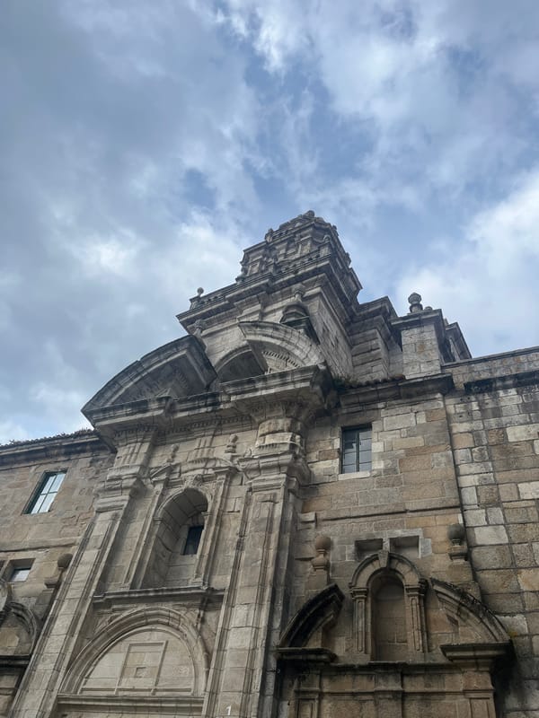 Witness documents historic A Coruña landmarks during afternoon walkabout