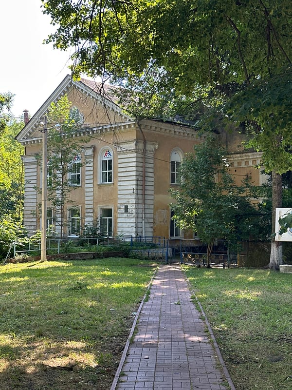 Morning stroll through Chernihiv's churches, parks, and historic landmarks