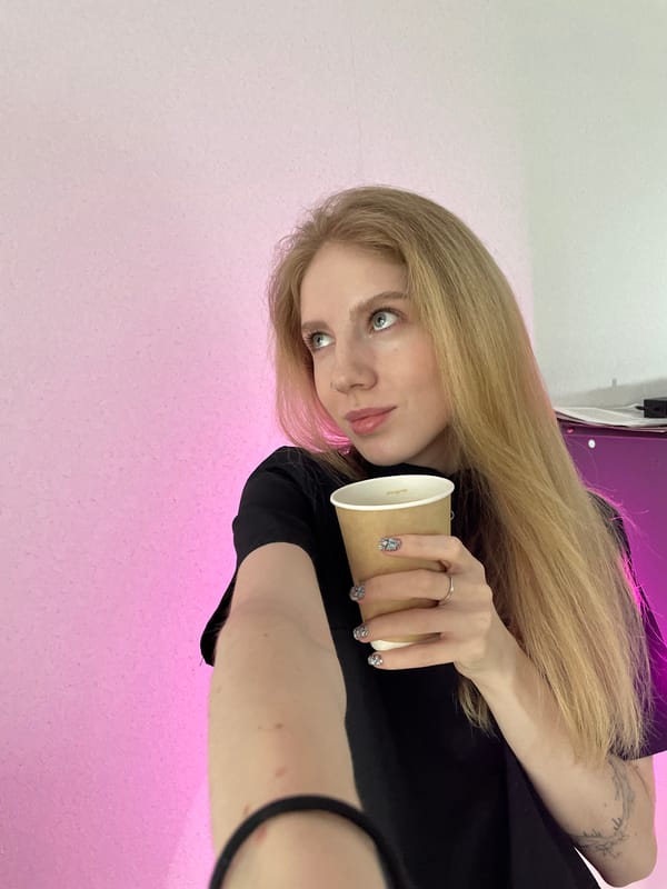 Woman with coffee cup spotted in Izhevsk