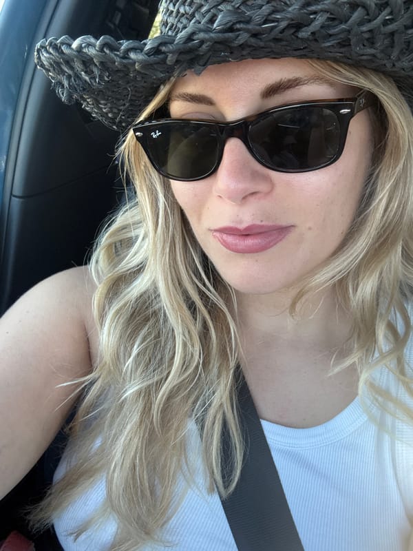 Person in gray hat spotted traveling in vehicle in Aubagne
