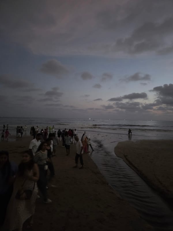 Evening crowds gather at Mumbai beaches under cloudy skies