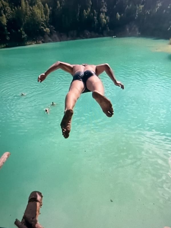 Swimmer dives into turquoise waters in Minsk