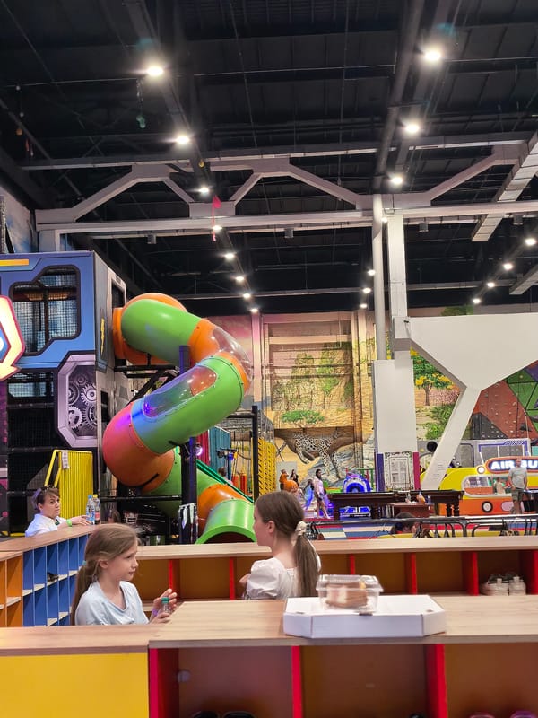 Children enjoy afternoon at family entertainment center in Sterlitamak