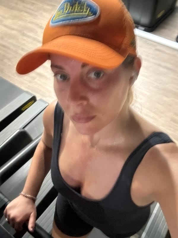 Woman exercises, takes selfies at Paris gym
