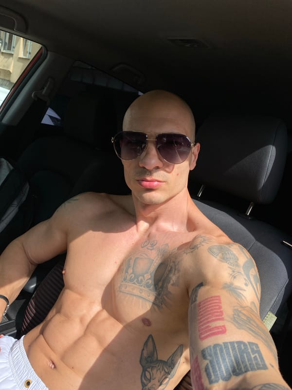 Tattooed man spotted in vehicle near Pleven, Bulgaria