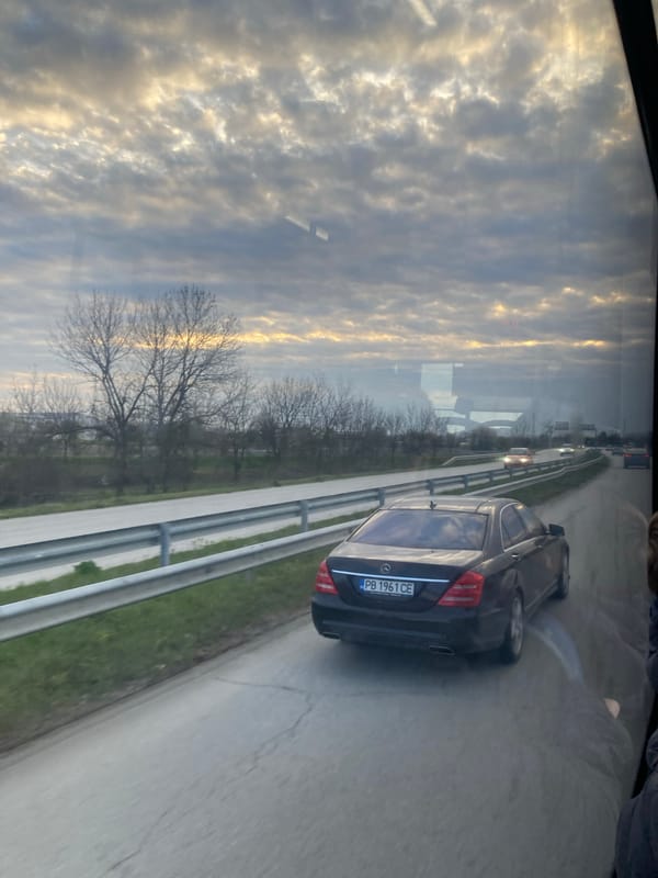 Vehicle spotted on Bulgarian highway near Tsaratsovo