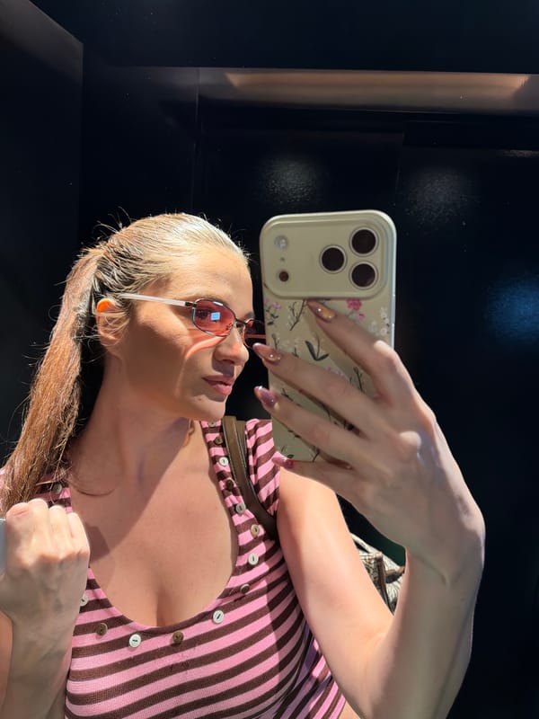 Woman takes hotel mirror selfies in Athens