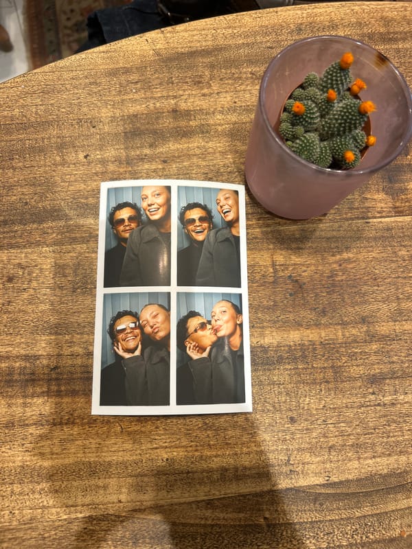 Tourist captures 11-minute walk through Montmartre's streets and landmarks