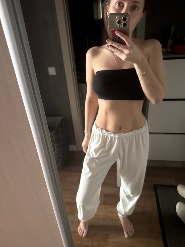 Woman documents morning routine with selfies in Perm apartment