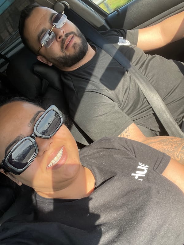 Couple in black clothing spotted in car in Groenekan