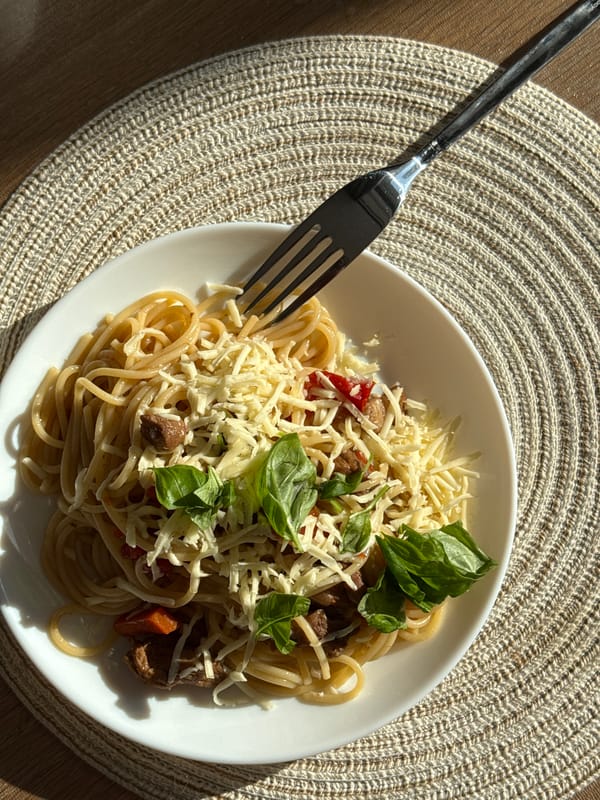 Lunch documented: Spaghetti meal captured in Perm, Russia