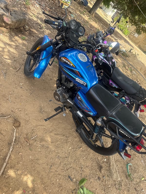 Car repairs and daily life inside a La Tagua home