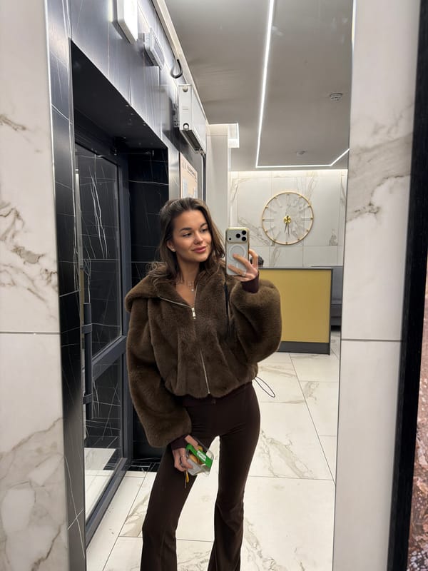 Woman takes bathroom selfie with cookies in Krasnoyarsk