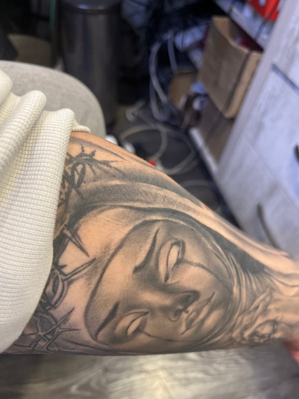 Person with religious tattoo visits tobacco shop in Plovdiv