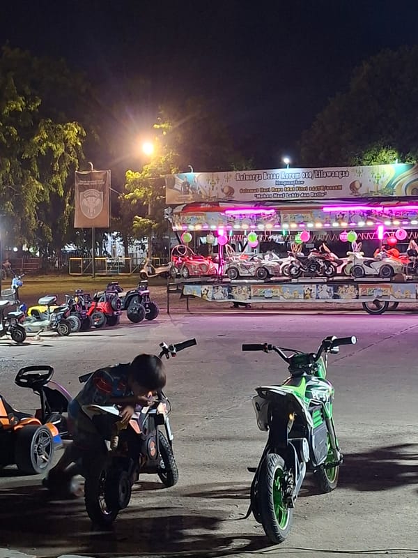Evening recreation gathering documented in Lhokseumawe, Indonesia
