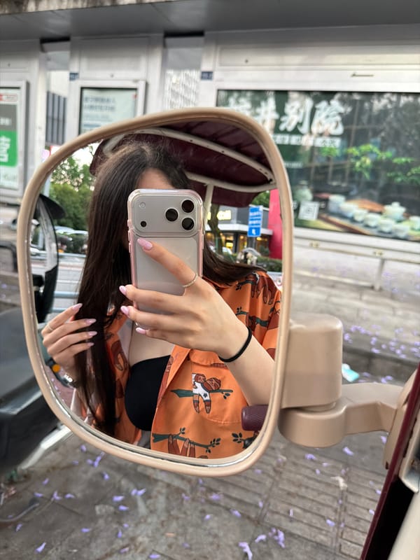 Ordinary moments captured across Chongqing High-tech Zone on busy morning