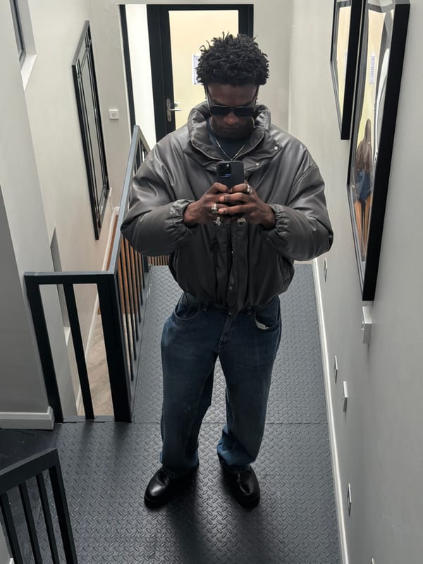 Man takes selfie in London art gallery