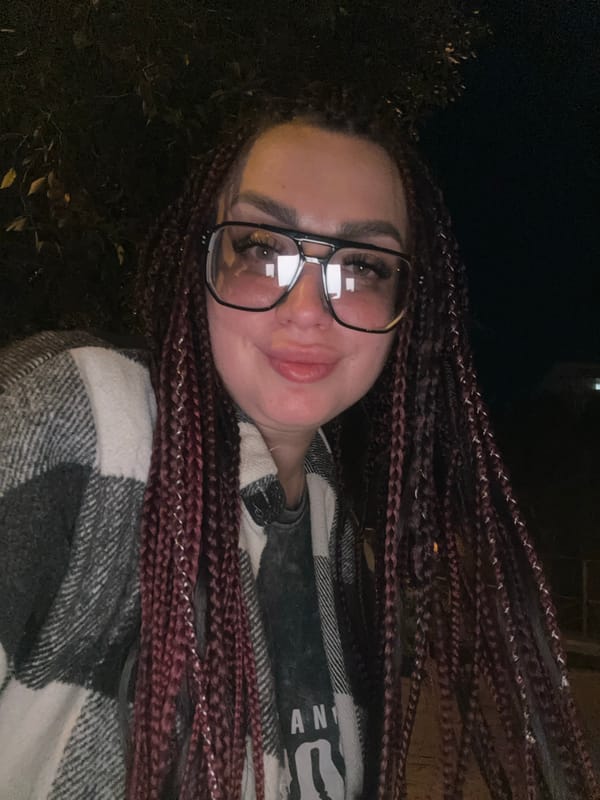 Night selfie in Tolyatti, glasses and checkered jacket, husky nearby