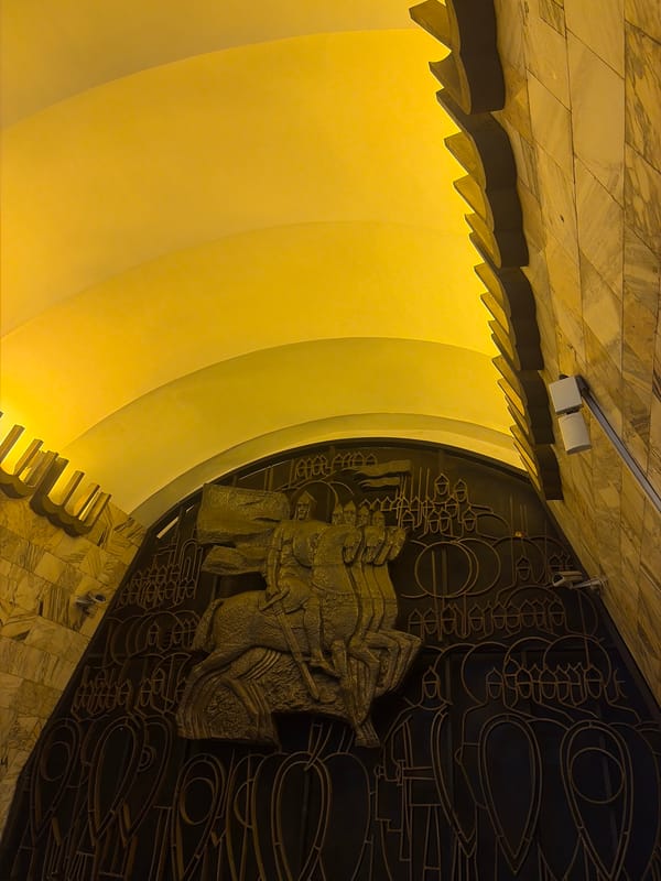 Journey through Saint Petersburg metro system documented by witness