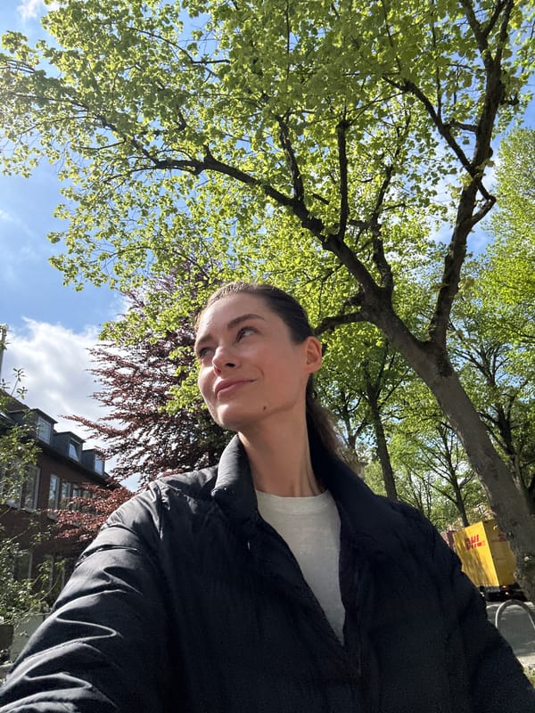 Woman in black jacket spotted across Kiel locations