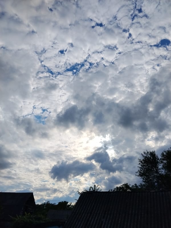 Mixed clouds and shifting light over rural Ustyvytsia