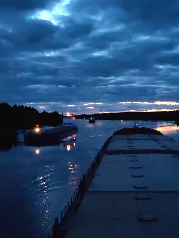 Night river traffic observed near Uzhla, Russia