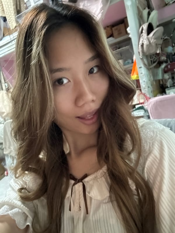 Woman takes selfies, makes videos indoors in Nan'an District