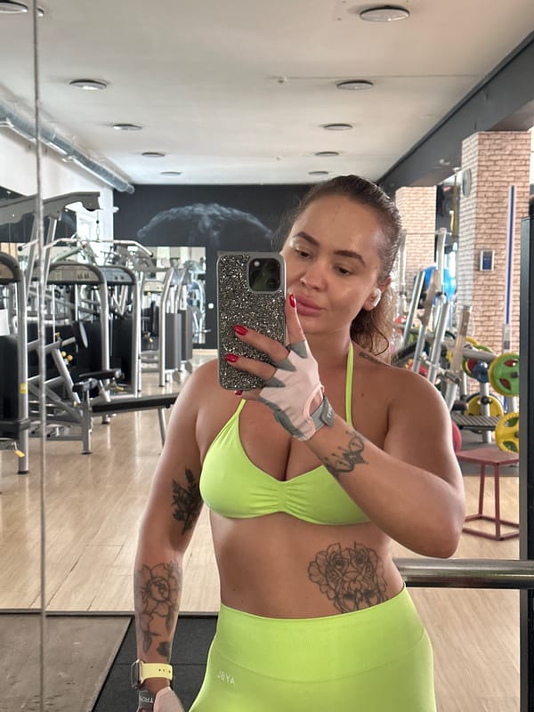 Mirror selfies in a Yuzhnouralsk gym, neon workout gear