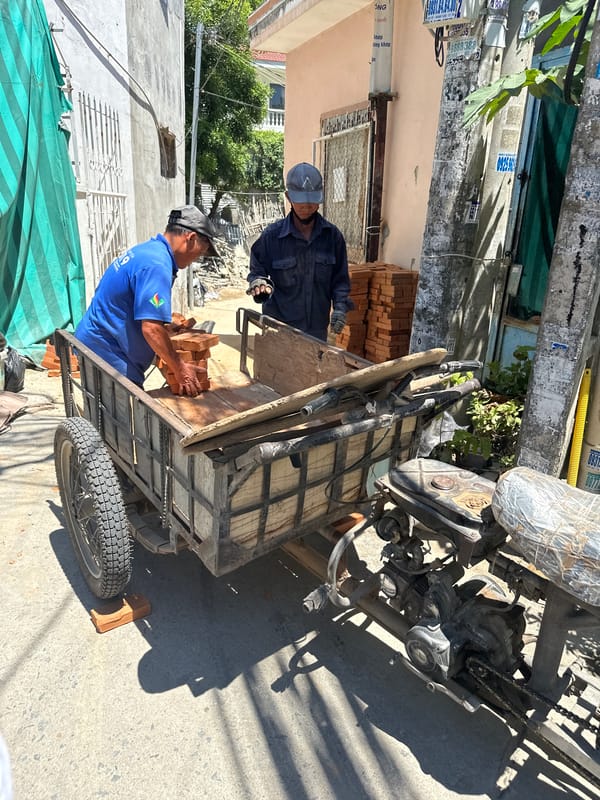 Early morning street life documented in Bac Nha Trang Ward