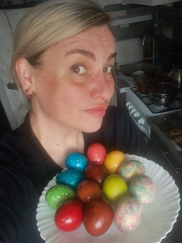 Easter preparations and daily life documented in Elektrostal, Russia