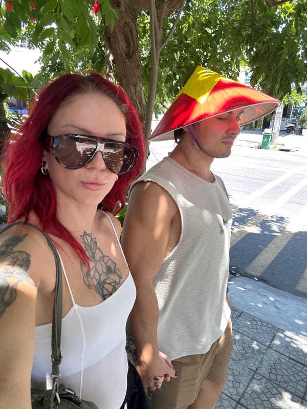 Afternoon selfies and street life in central Đà Nẵng