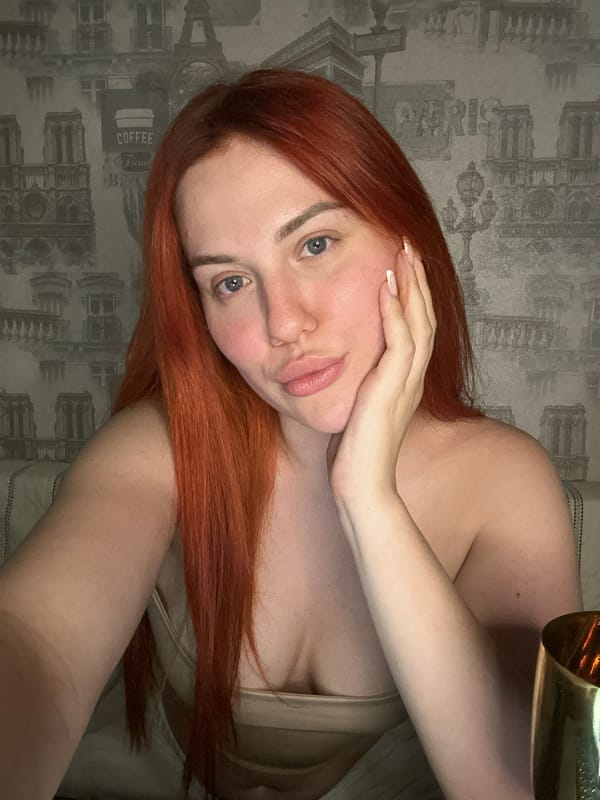 Quick photo session, red hair, beige top, Parisian backdrop