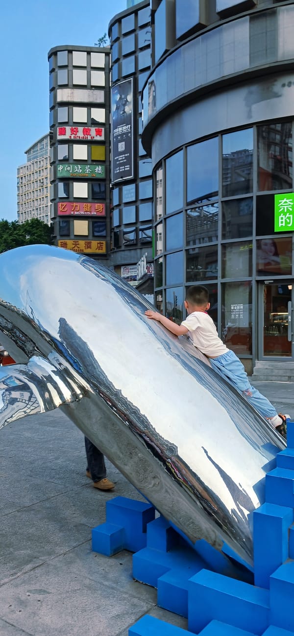 Daily life moments captured across Jiulongpo District streets