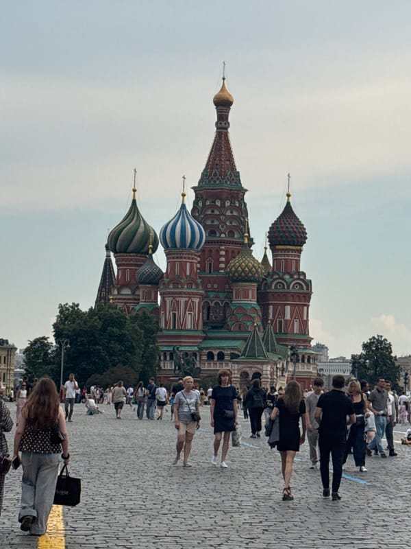 Afternoon scenes documented across Moscow's Red Square landmarks