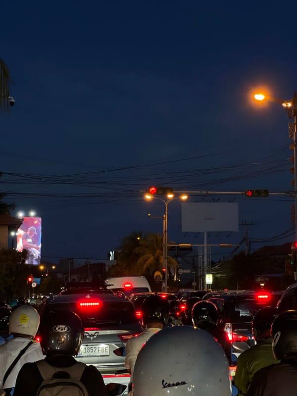 Heavy traffic halts Denpasar street during nighttime rush