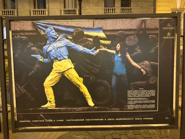 Evening street performance and political displays in Palace Square