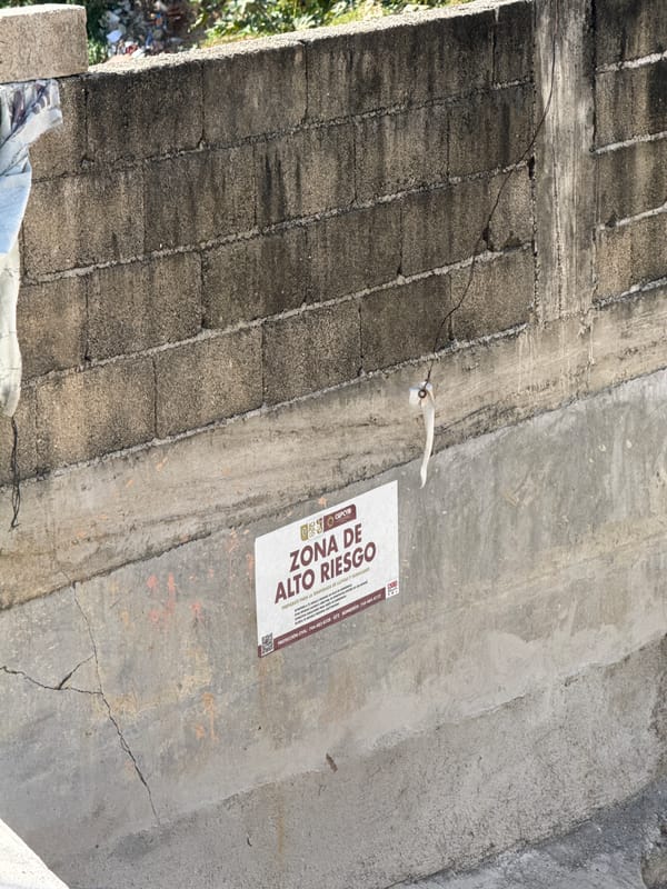Daily life moments captured across Acapulco neighborhoods