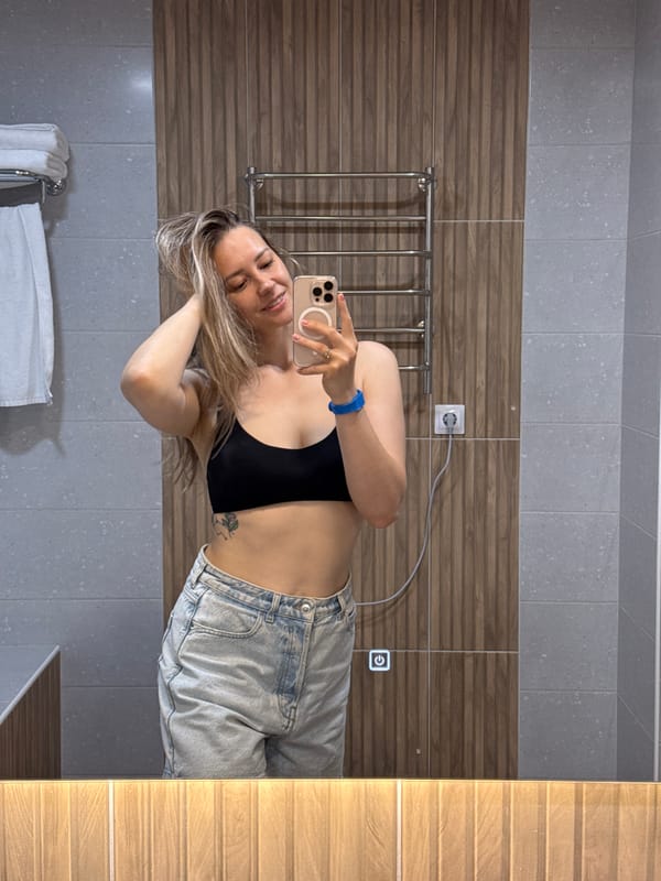 Woman takes mirror selfie in Nebug bathroom