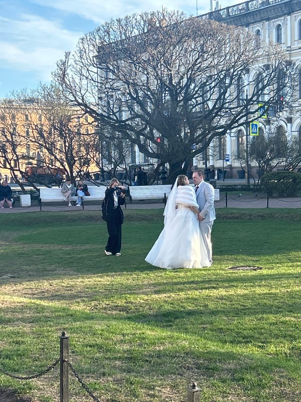 Wedding photoshoot captured near Saint Isaac's Cathedral, Saint Petersburg