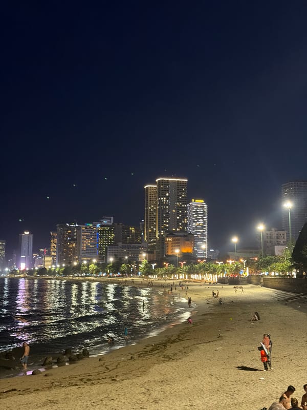 Tourist captures nighttime beach scenes in Nha Trang, Vietnam