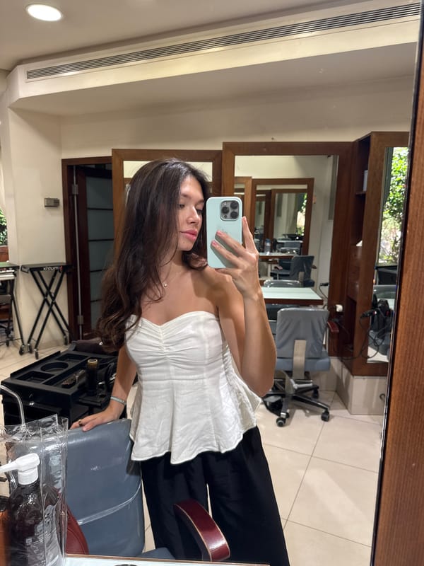 Woman documents hair salon visit through mirror selfies in Petah Tikva