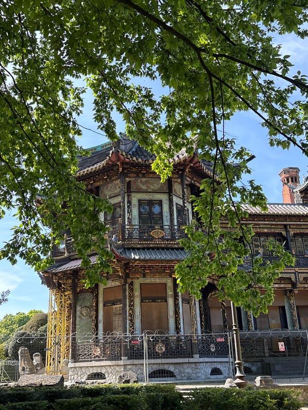 Chinese Pavilion photographed in Brussels from low angle