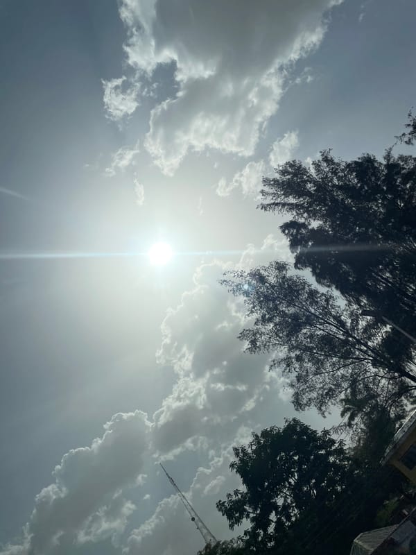 Bright sunny sky with scattered clouds observed in Jos