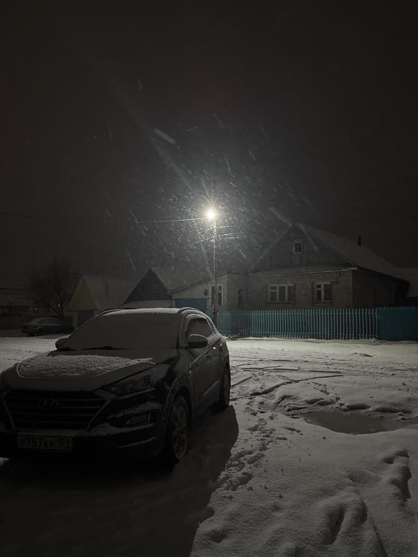 Heavy nighttime snowfall documented across Chaikovsky, Russia