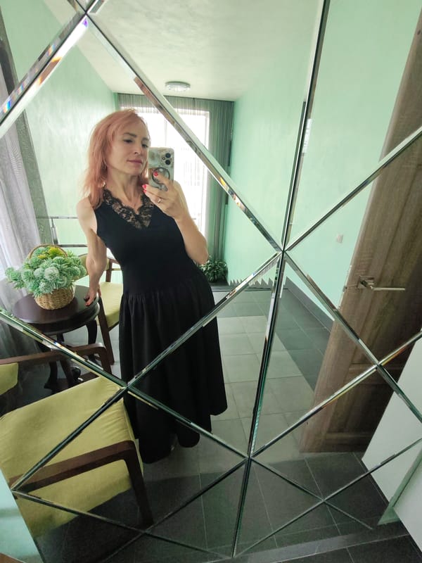 Morning in Yoshkar-Ola: selfies, tea, and frog decor